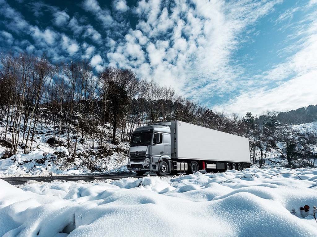 Bu görsel boş bir alt niteliğe sahip; dosya adı Mercedes-Benz-Actros-1842.jpg