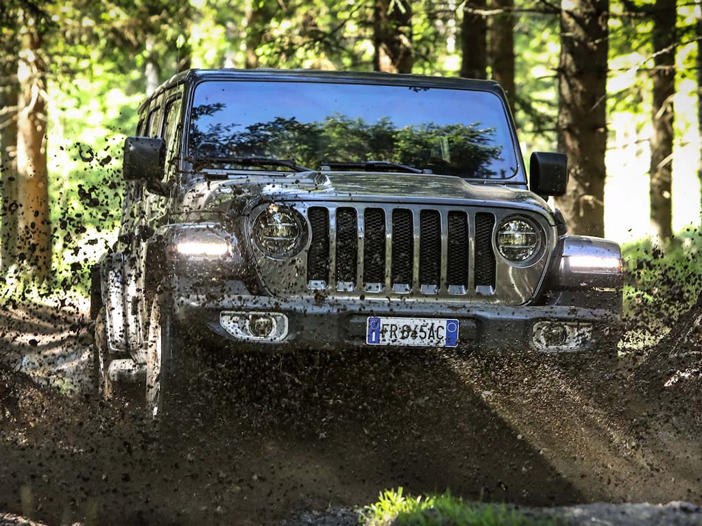 Bu görsel boş bir alt niteliğe sahip; dosya adı Jeep-Wrangler-1.jpg