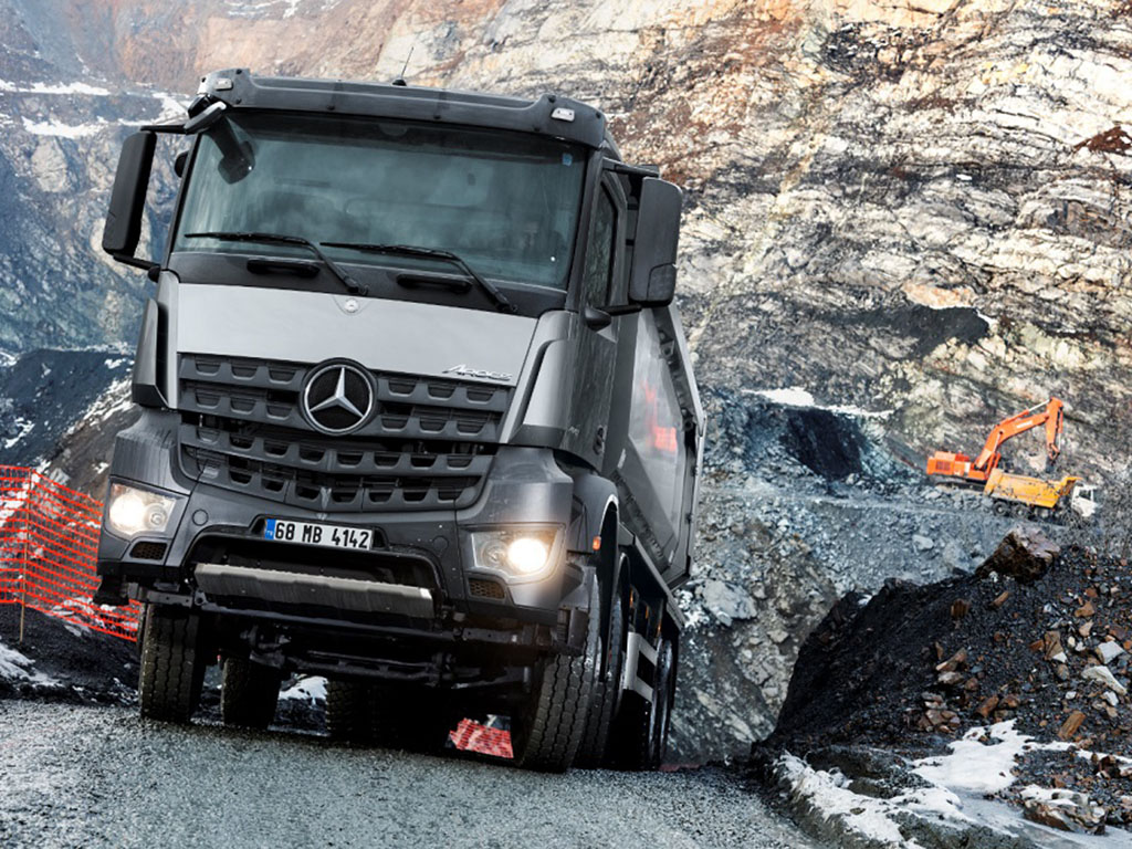 Bu görsel boş bir alt niteliğe sahip; dosya adı Mercedes-Benz-Arocs-4142.jpg