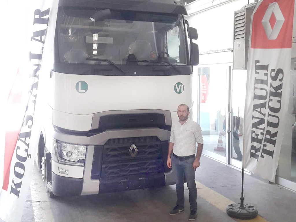 Bu görsel boş bir alt niteliğe sahip; dosya adı 1596581066_Renault_Trucks_Sinasi_Ciftci_Teslimat_Gorsel_2.jpeg