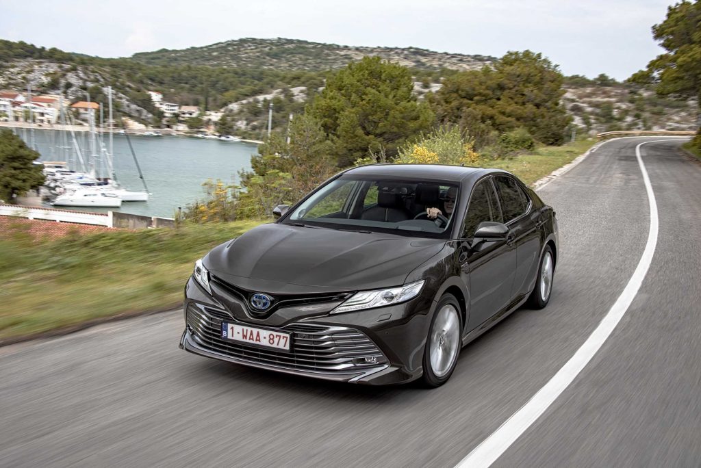 Bu görsel boş bir alt niteliğe sahip; dosya adı Camry-Hybrid-1024x684.jpg