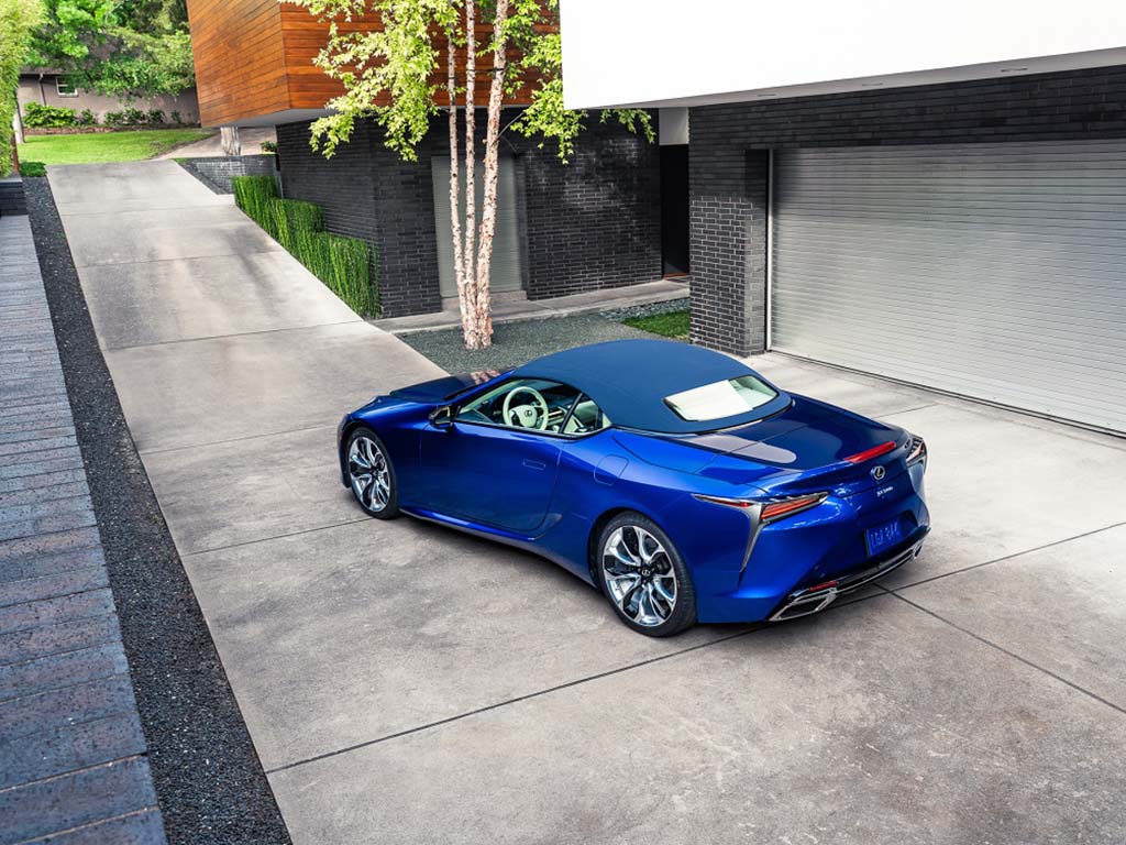 Bu görsel boş bir alt niteliğe sahip; dosya adı Lexus-LC-Convertible-Regatta-1.jpg