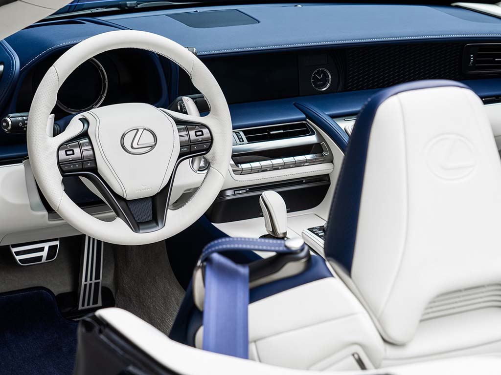 Bu görsel boş bir alt niteliğe sahip; dosya adı Lexus-LC-Convertible-Regatta-2.jpg