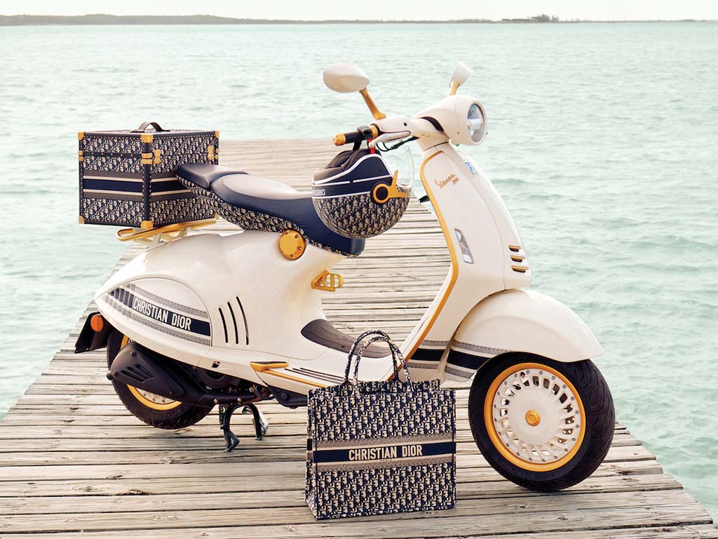 Bu görsel boş bir alt niteliğe sahip; dosya adı Vespa-946-Christian-Dior-1.jpg