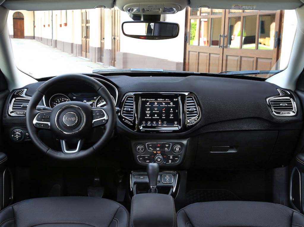 Bu görsel boş bir alt niteliğe sahip; dosya adı Yeni-Jeep-Compass-4.jpg