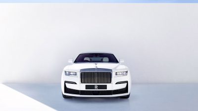 Rolls Royce yeni nesil Ghost modelini tanıttı
