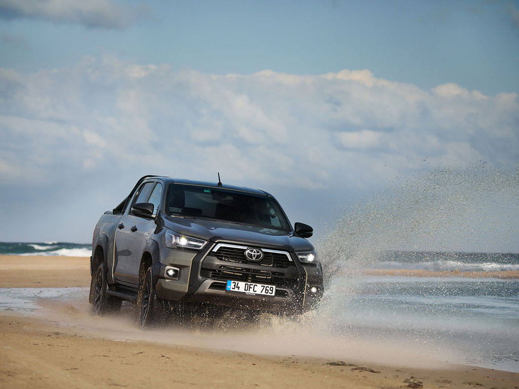 Bu görsel boş bir alt niteliğe sahip; dosya adı Yeni-Toyota-Hilux-2.jpg