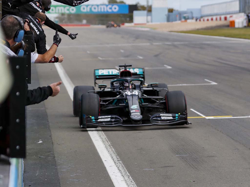 Bu görsel boş bir alt niteliğe sahip; dosya adı 2020-Eifel-GP-Mercedes-AMG-Lewis-Hamilton-2.jpg