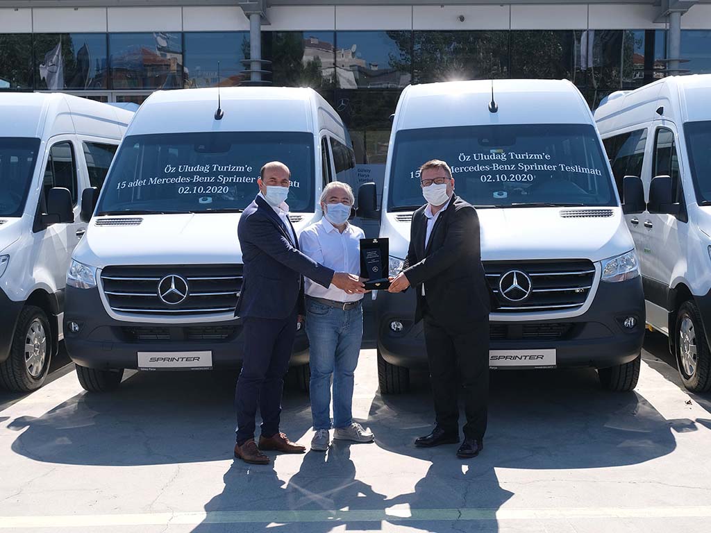 Bu görsel boş bir alt niteliğe sahip; dosya adı Gorsel3-Oz-Uludag-Turizme-15-adet-Mercedes-Benz-Sprinter-teslimati-gerceklestirildi.jpg