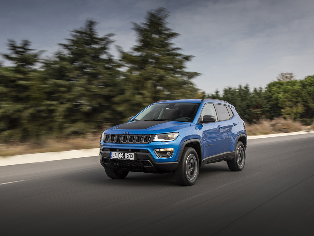 Bu görsel boş bir alt niteliğe sahip; dosya adı Jeep-Compass-4xe-1.jpg