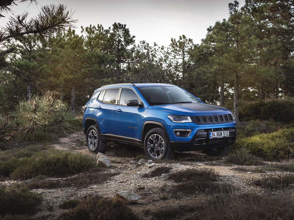 Bu görsel boş bir alt niteliğe sahip; dosya adı Jeep-Compass-4xe-2.jpg