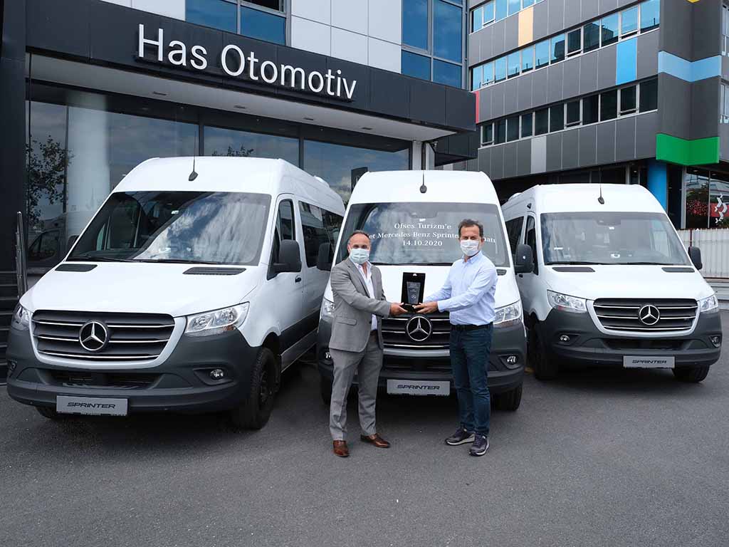 Bu görsel boş bir alt niteliğe sahip; dosya adı Mercedes-Benz-Hafif-Ticari-Araclar-Ofses-Turizme-18-adet-Sprinter-teslim-etti-1.jpg