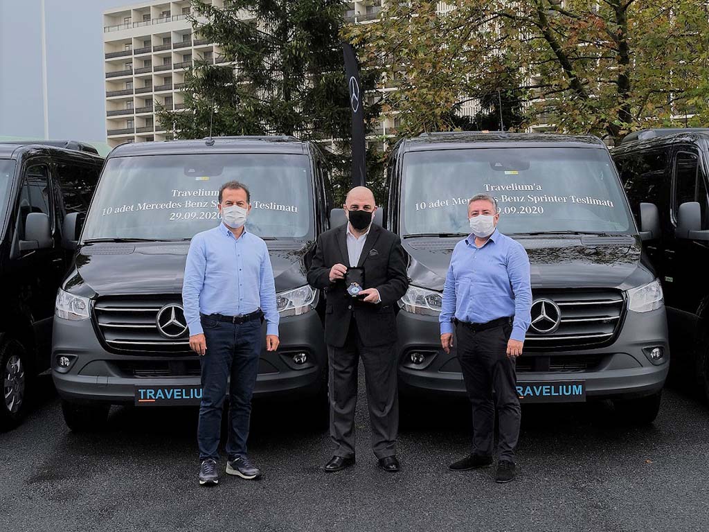 Bu görsel boş bir alt niteliğe sahip; dosya adı Toplu-Gorsel2-Ilk-101-koltuklu-Mercedes-Benz-Sprinter-filosu-Travelium-Turizme-teslim-edildi.jpg