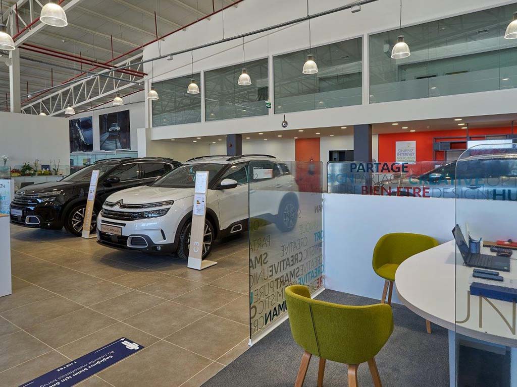 Bu görsel boş bir alt niteliğe sahip; dosya adı CITROEN_SHOWROOM.jpg