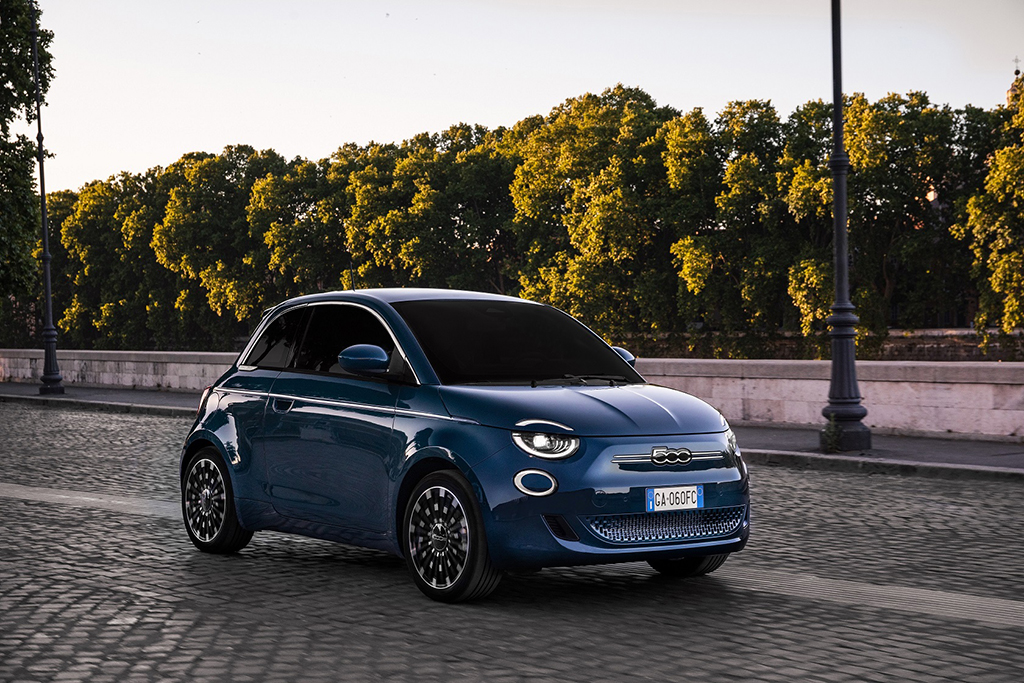 Bu görsel boş bir alt niteliğe sahip; dosya adı Fiat-500-3.jpg