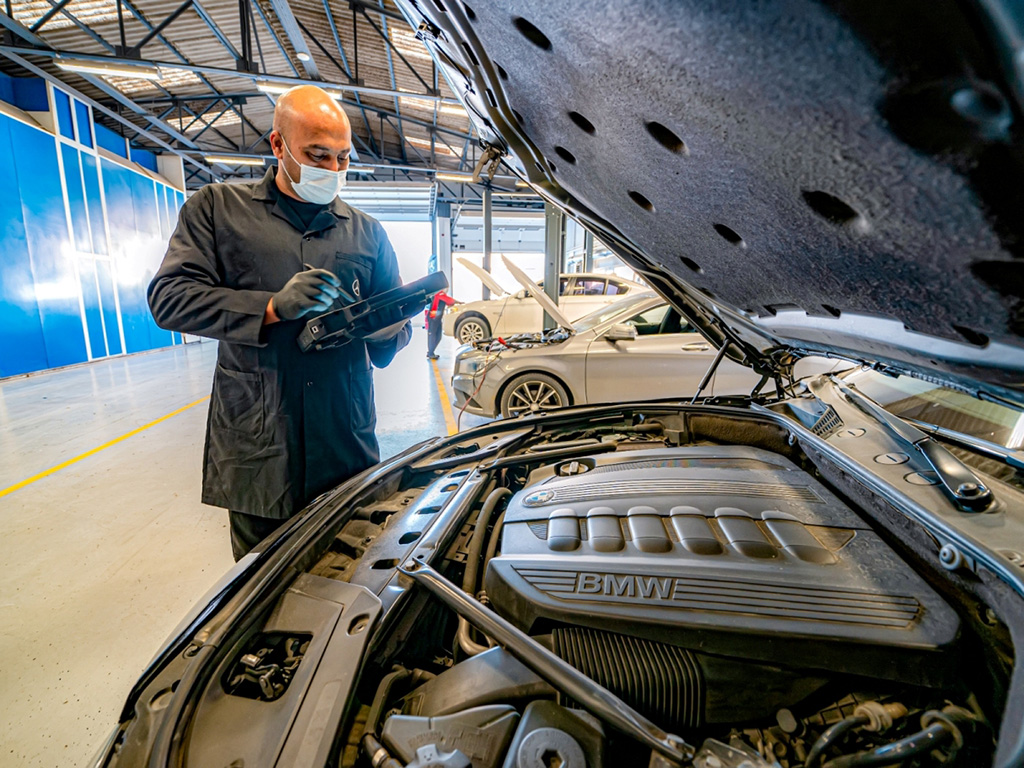 Bu görsel boş bir alt niteliğe sahip; dosya adı TEKNIK-EKIP-BMW.jpg