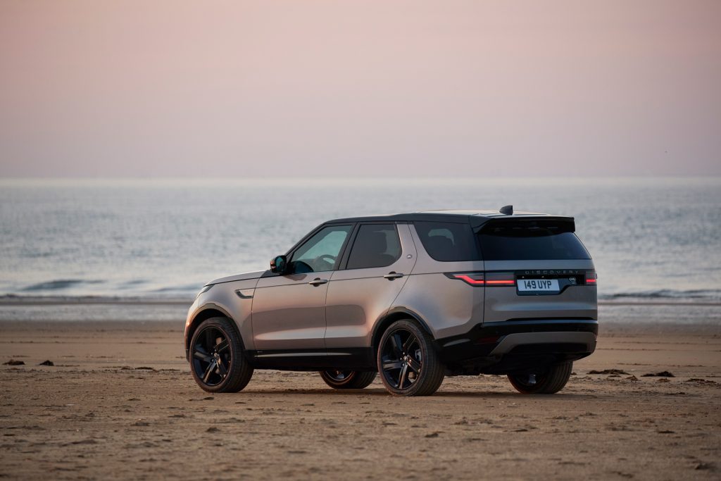 Bu görsel boş bir alt niteliğe sahip; dosya adı Yeni-Land-Rover-Discovery-Arka-1024x683.jpg