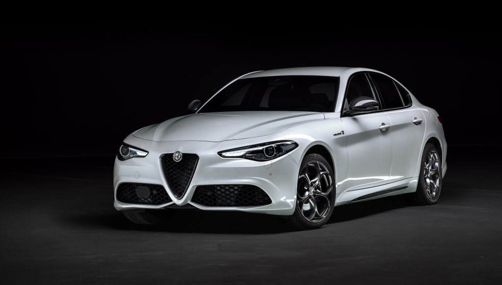 Bu görsel boş bir alt niteliğe sahip; dosya adı Alfa-Romeo-Giulia-1024x581.jpg